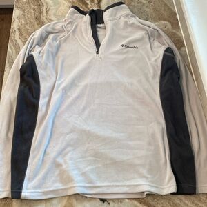Columbia large women’s 1/4 zip shirt light gray/dark gray